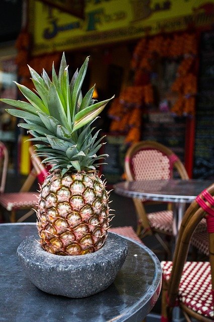 Piña natural entera